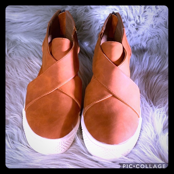 Shoes - Unbranded || Criss Cross Cutout Wedge Sneaker